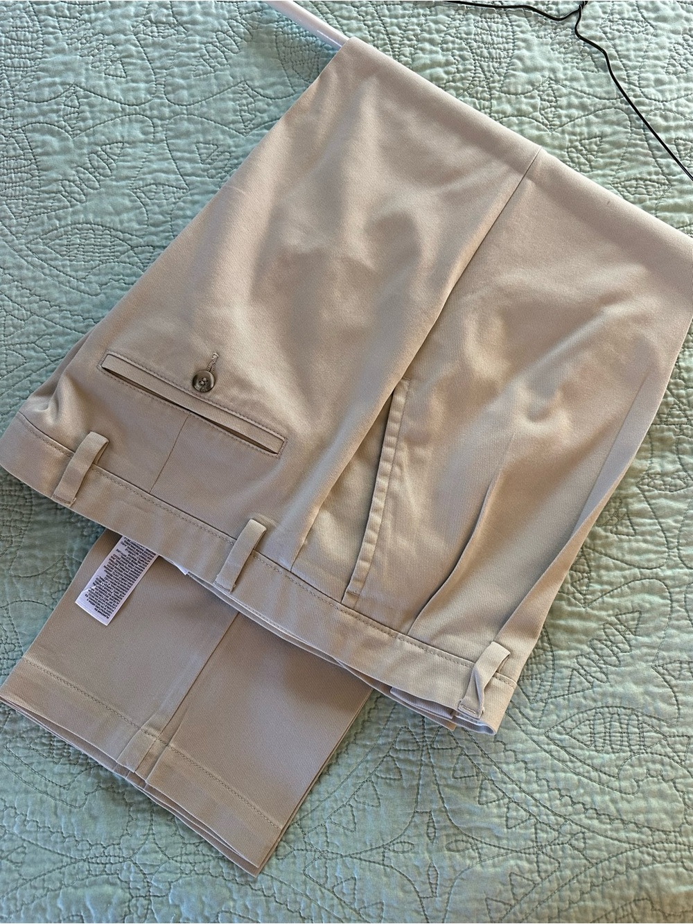 Dockers Men’s Pleated Front Light Khaki Pants 36x30